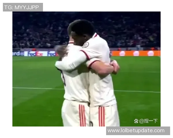 意甲精彩对决：里昂与本菲卡战成平局绝杀瞬间引发全场欢呼