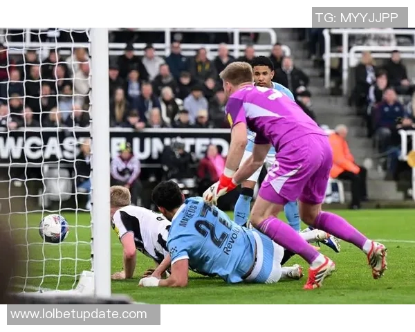 足总杯激战曼联大胜马竞五球狂潮引发转会风波与热议